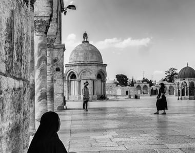 Two worlds collide at Temple Mount